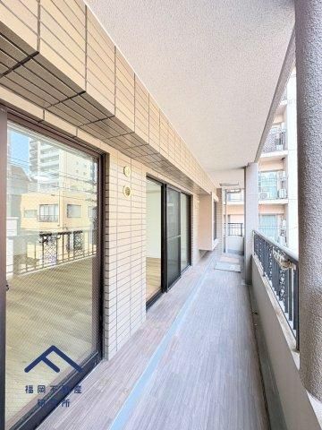 2LDK Apartment in Chuo-ku, Fukuoka for Sale - Thumbnail 2