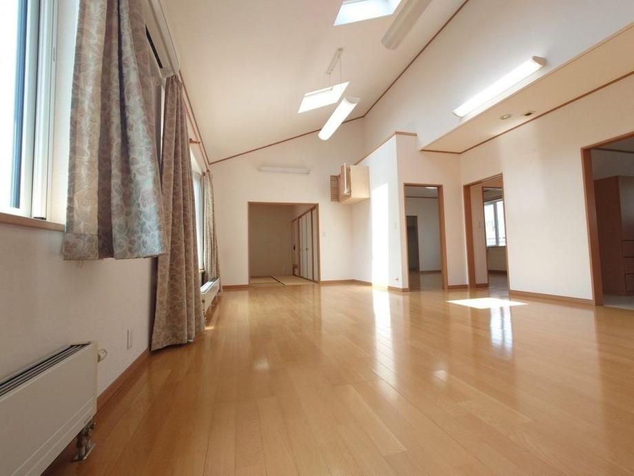 2LDK Detached House for Sale in Obihiro, Hokkaido - 101 Tsubo Lot - Thumbnail 2