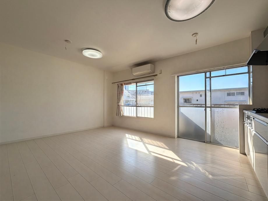 2LDK Apartment for Sale in Asahi Ward, Yokohama - Thumbnail 3