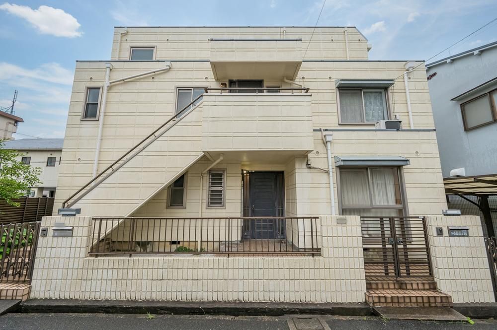 3-Story House for Sale in Kadoma, Osaka - 238 sqm - Thumbnail 2