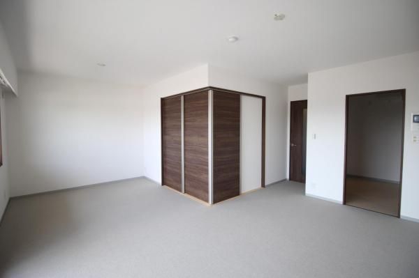 Renovated 2LDK Apartment in Ushiku, Ibaraki - 64.41m² - Thumbnail 3