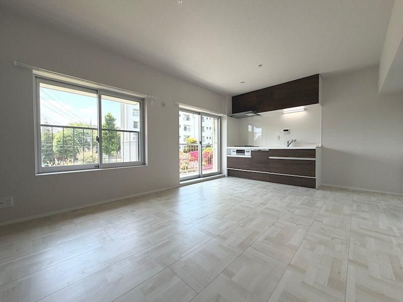 Renovated 2LDK Apartment for Sale in Asao-ku, Kawasaki - Thumbnail 3