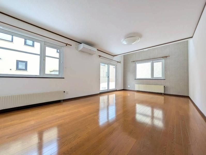 Renovated 5LDK House in Teine, Sapporo with Large Garden - Thumbnail 3