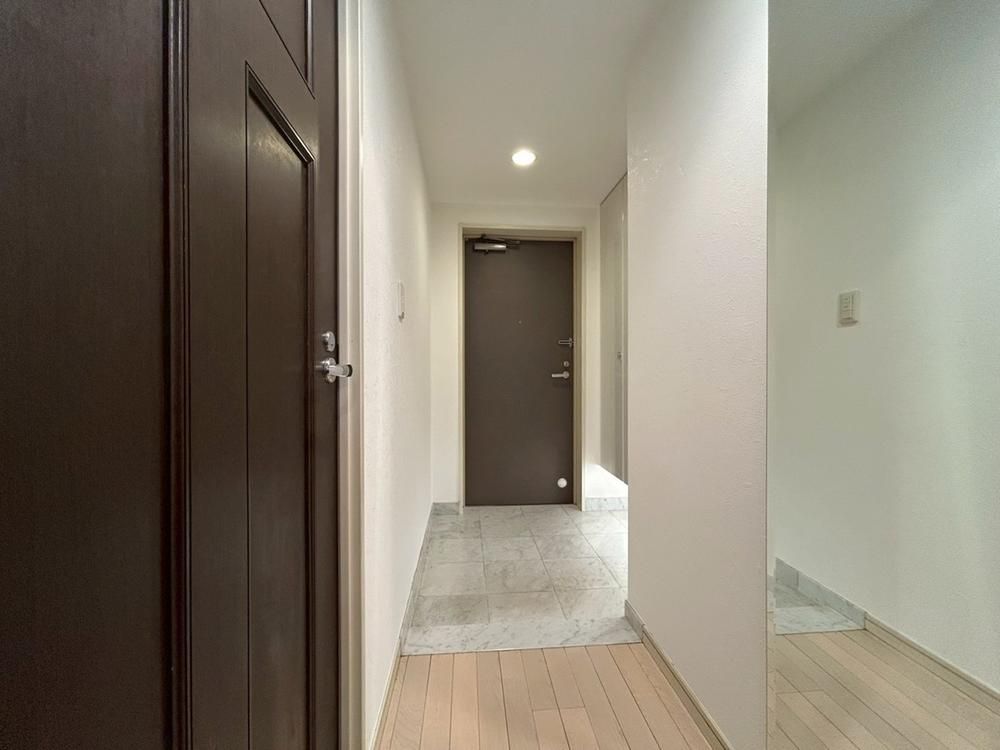 3LDK Apartment for Sale in Kounan-ku, Yokohama - 83m2 - Thumbnail 3