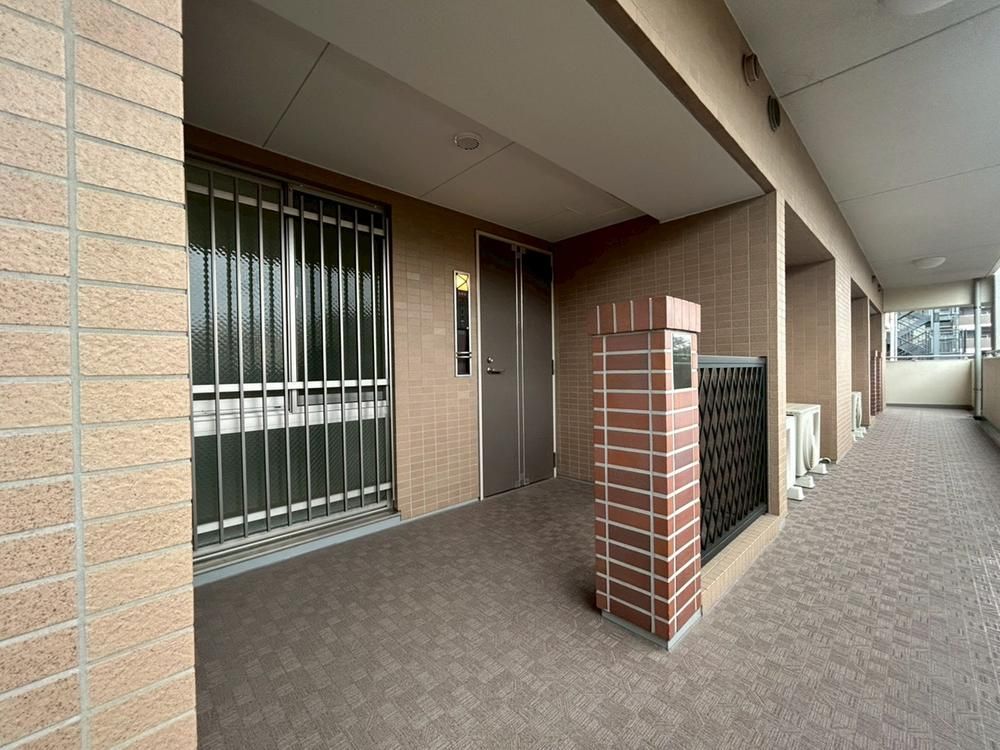 3LDK Apartment for Sale in Kounan-ku, Yokohama - 83m2 - Thumbnail 2