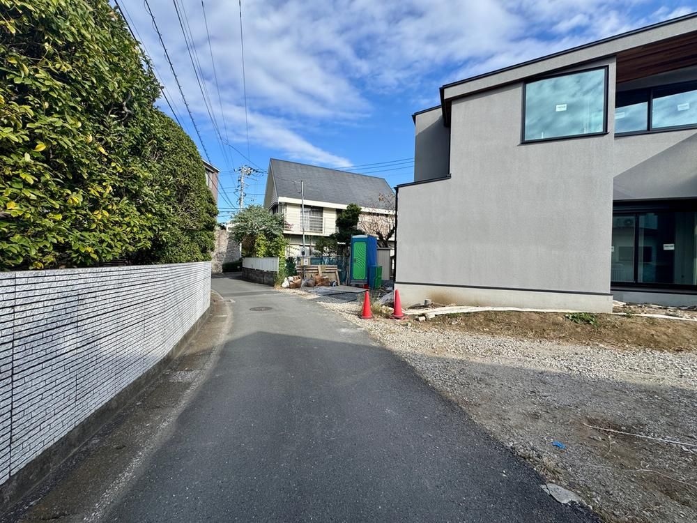 357 sqm Building-Condition-Free Land in Hayama, Kanagawa - Thumbnail 3