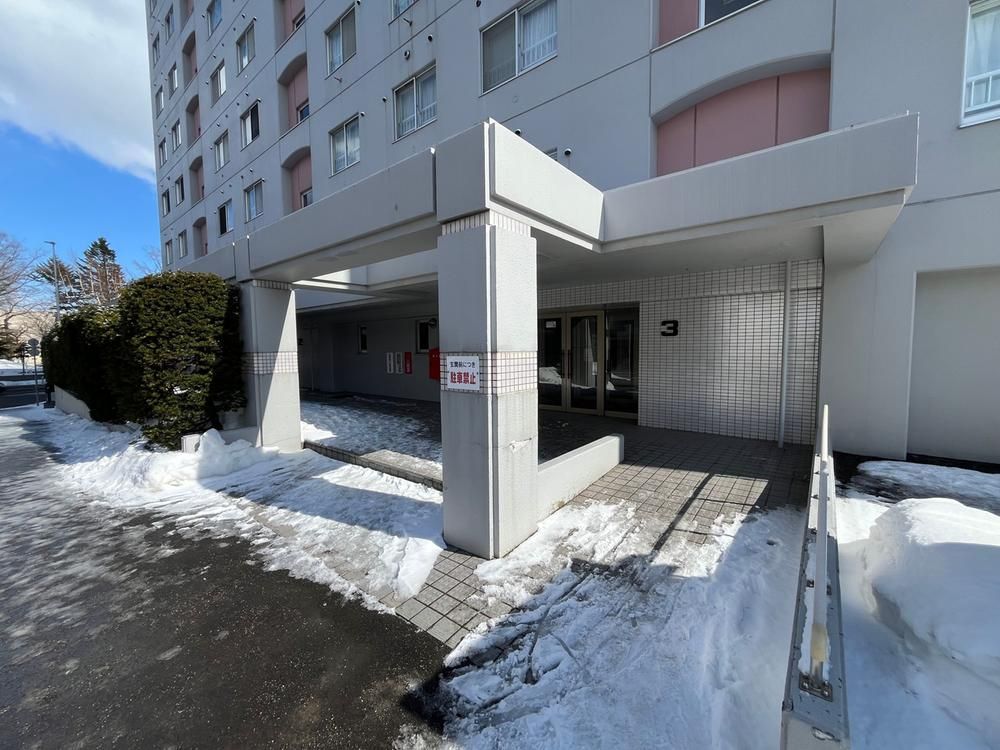 Renovated 3LDK Apartment in Shiroishi, Sapporo for 27.9 Million Yen - Thumbnail 3