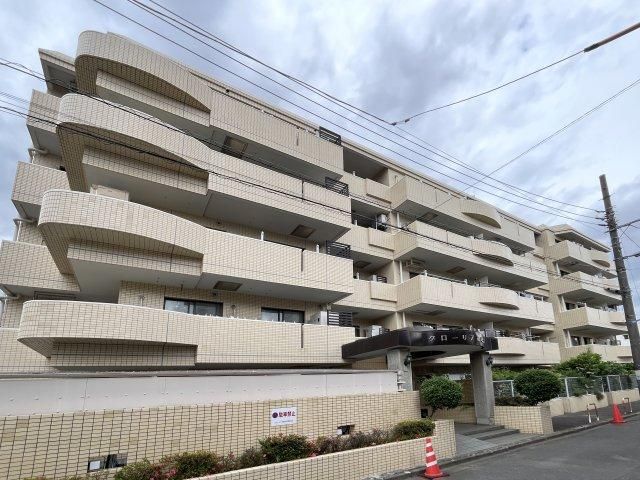 Renovated 2LDK Apartment for Sale in Yamato City, Kanagawa - Thumbnail 2