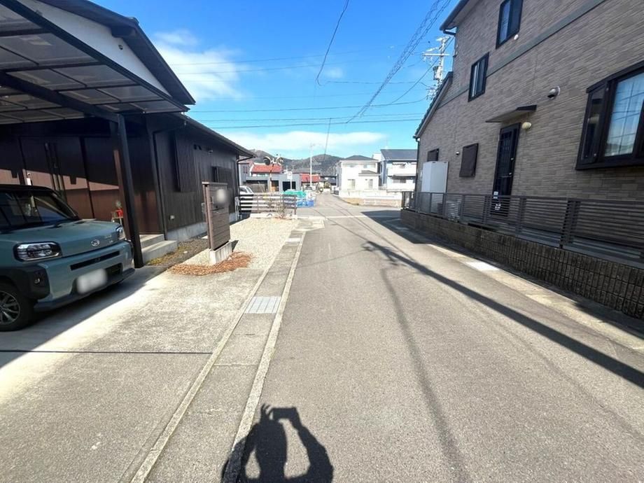 Spacious 3LDK+2S Custom House with Garden in Gifu City - Thumbnail 3