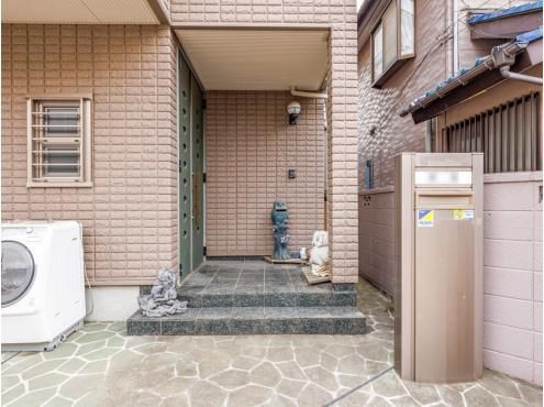 8LDK Detached House for Sale in Saitama City, 324.36 sqm Land - Thumbnail 2