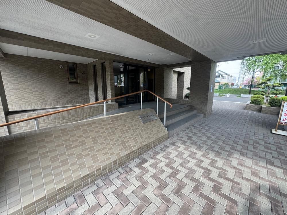 4LDK Renovated Apartment for Sale in Chuo-ku, Sapporo - Thumbnail 2