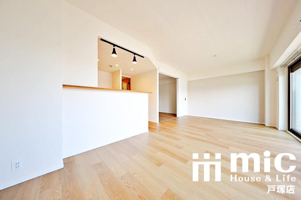 Renovated 2LDK Apartment for Sale Near Totsuka Station - Thumbnail 3