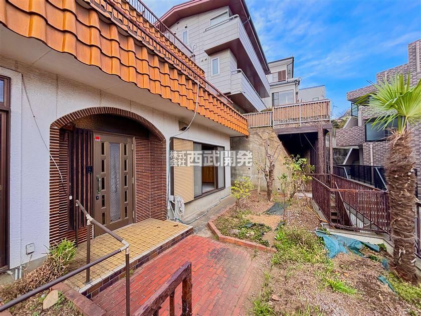 Spacious 3-Story House in Kokubunji with Large Garden and Roof Balcony - Thumbnail 3