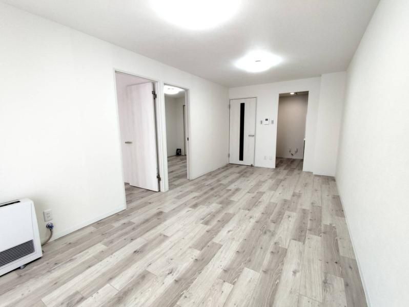 Renovated 2LDK Apartment for Sale in Higashi-ku, Sapporo - Thumbnail 4