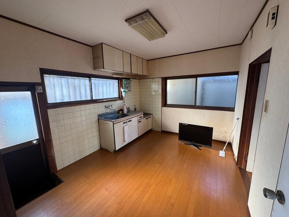 3DK House for Sale in Sumiyoshi, Tokushima City - 5 Million Yen - Thumbnail 4