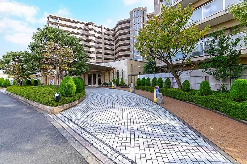 Renovated 2LDK Apartment in Kawasaki, 71.8m2, Near Shinkawasaki Station - Thumbnail 2