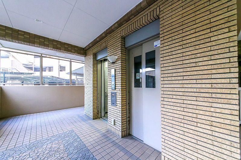 Renovated 2LDK Apartment in Kawasaki, 71.8m2, Near Shinkawasaki Station - Thumbnail 4