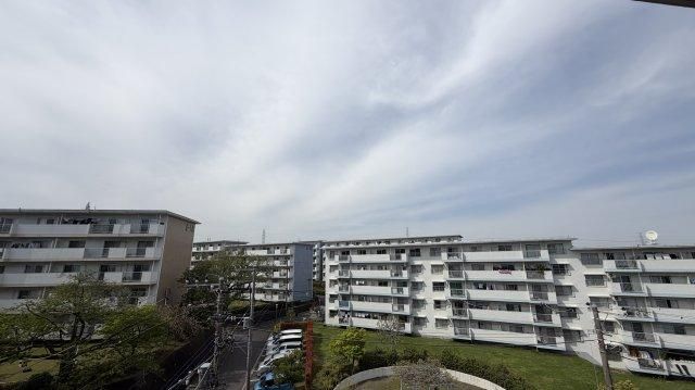3LDK Apartment for Sale in Yōkōdai, Yokohama - Thumbnail 2