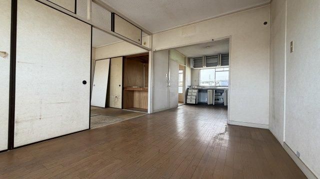 3LDK Apartment for Sale in Yōkōdai, Yokohama - Thumbnail 4