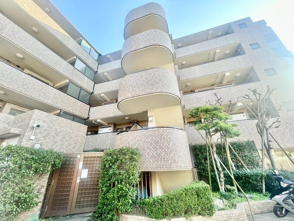 2LDK Apartment for Sale in Saiwai Ward, Kawasaki City - Thumbnail 2