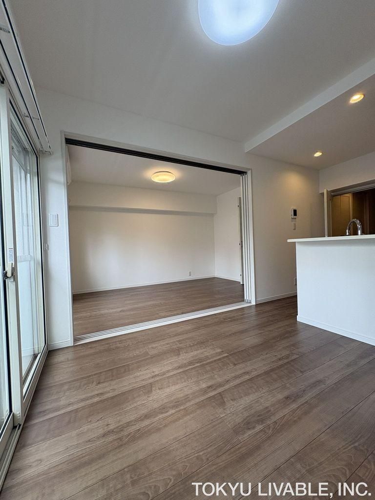 Renovated 2DK Apartment in Kawasaki Ward, Kanagawa - Thumbnail 2