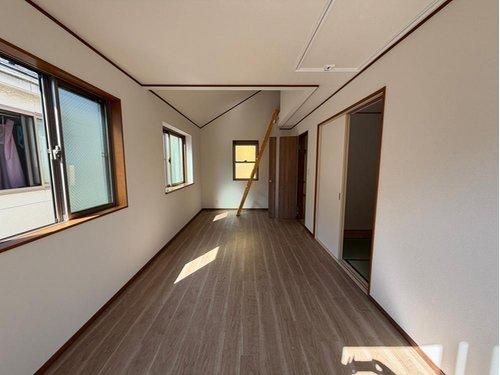 2LDK Used House for Sale in Totsuka-ku, Yokohama - Thumbnail 2