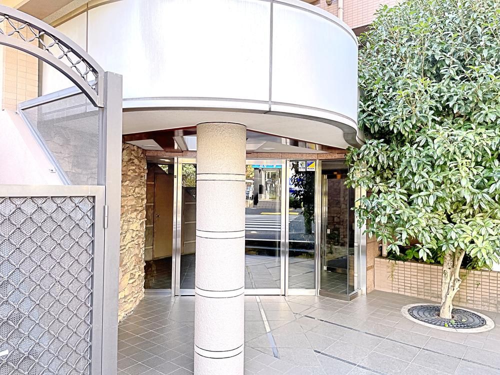 2LDK Apartment for Sale in Setagaya, Tokyo - 55.1m2 - Thumbnail 3