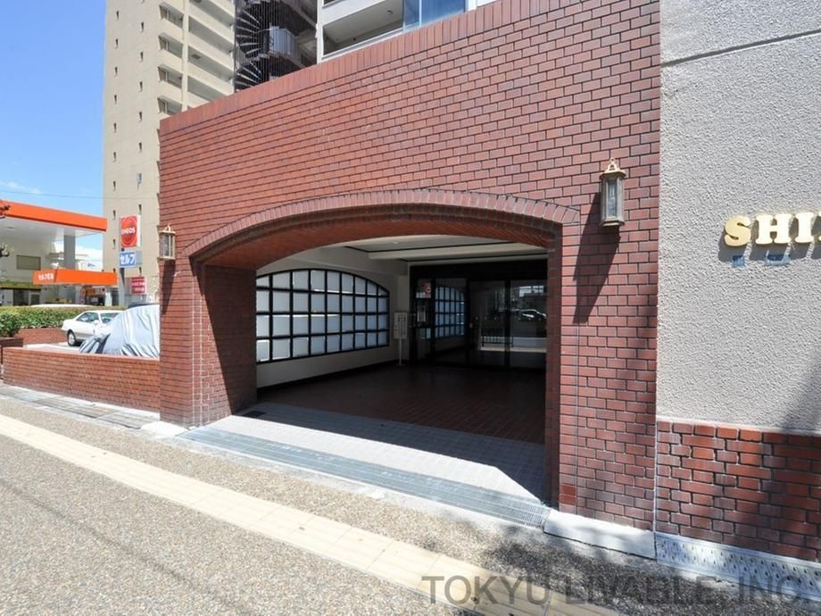 Renovated 2LDK Apartment for Sale in Esaka, Suita - Thumbnail 4
