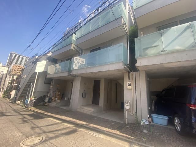 3LDK+S House for Sale in Ebisu, Shibuya, Tokyo - 200 Million Yen - Image 1