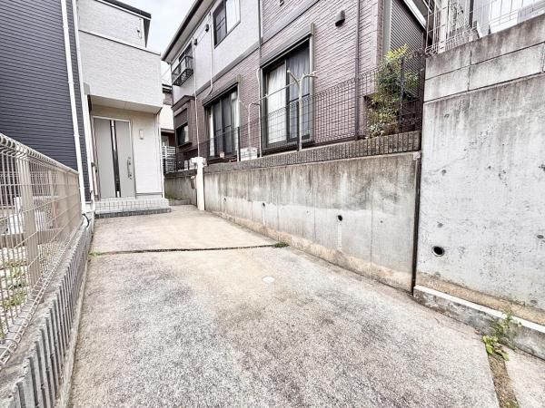 4LDK Detached House with Solar Panels in Funabashi, Chiba - Thumbnail 2