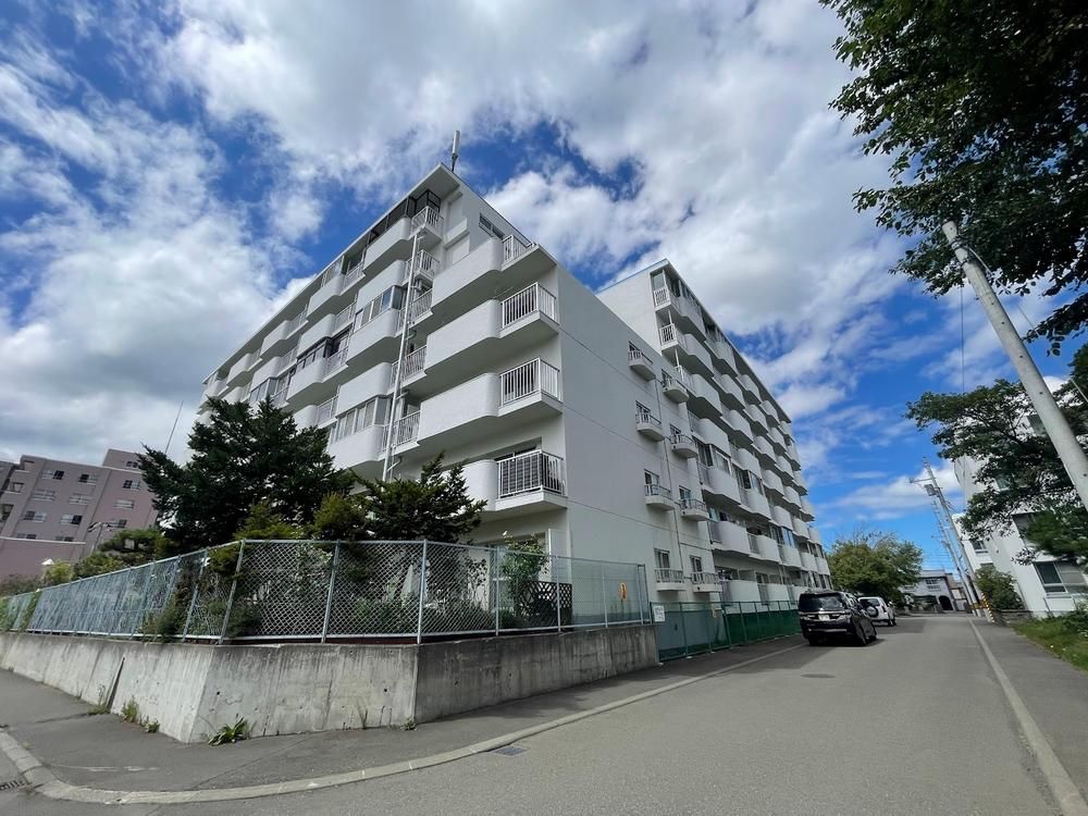 2LDK Apartment for Sale in Toyohira-ku, Sapporo - Thumbnail 2