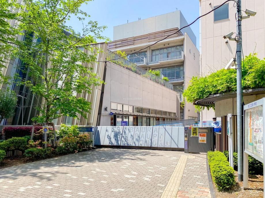 2LDK Apartment for Sale in Shibaura, Minato-ku, Tokyo - Thumbnail 2