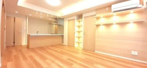 2LDK Apartment for Sale in Shibaura, Minato-ku, Tokyo - Thumbnail 4