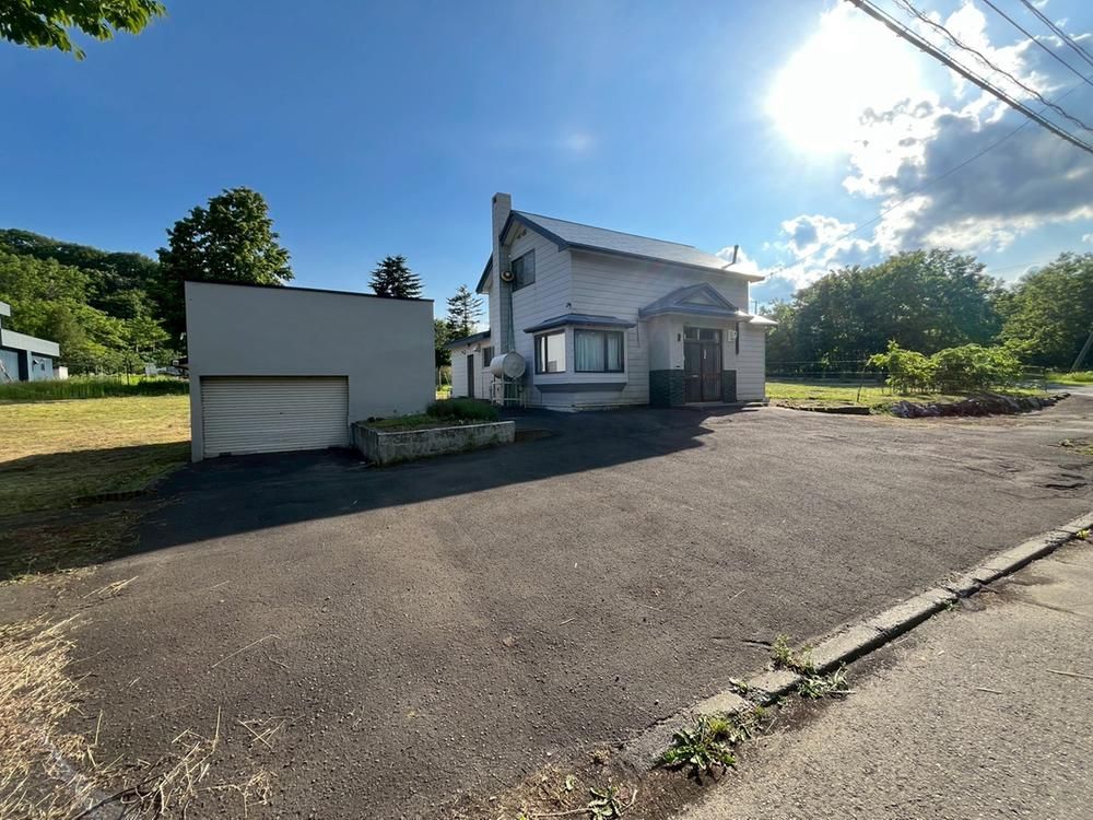 Spacious 3LDK House with Land in Minami-ku, Sapporo - Thumbnail 4