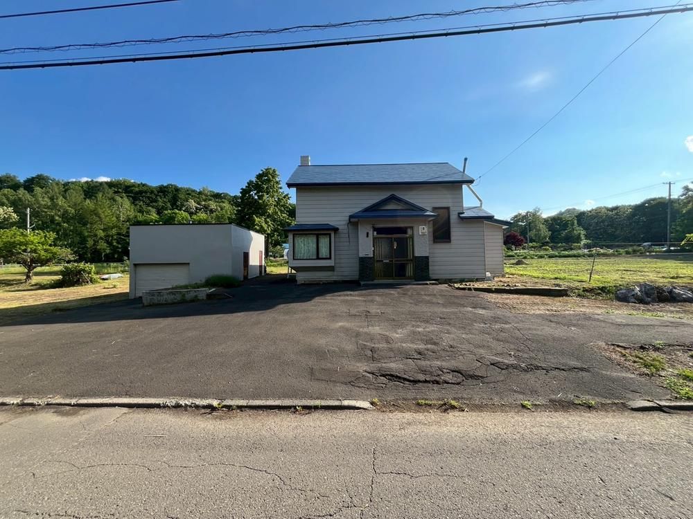 Spacious 3LDK House with Land in Minami-ku, Sapporo - Thumbnail 2