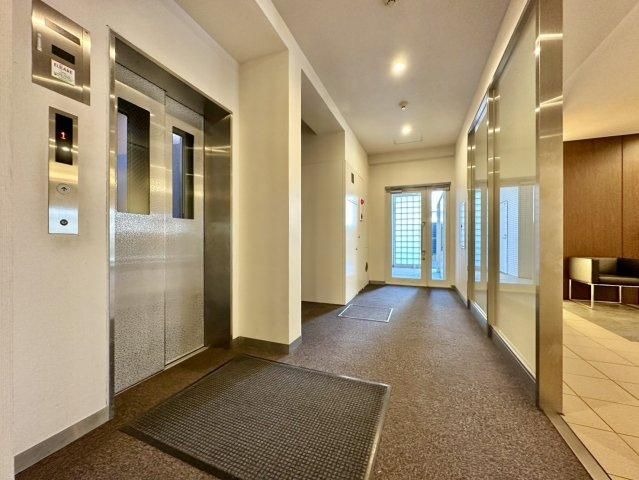 2LDK Apartment for Sale in Suginami, Tokyo - Thumbnail 2