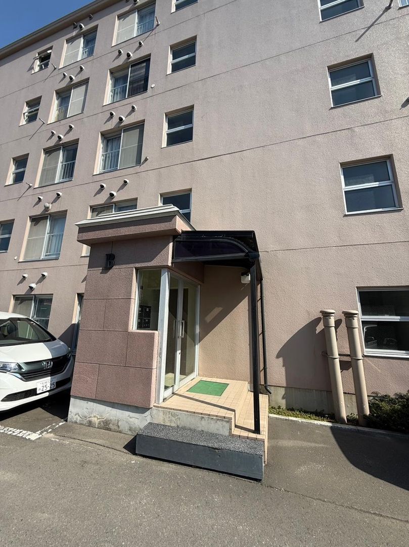 3LDK Apartment for Sale in Shiroishi-ku, Sapporo - Thumbnail 2