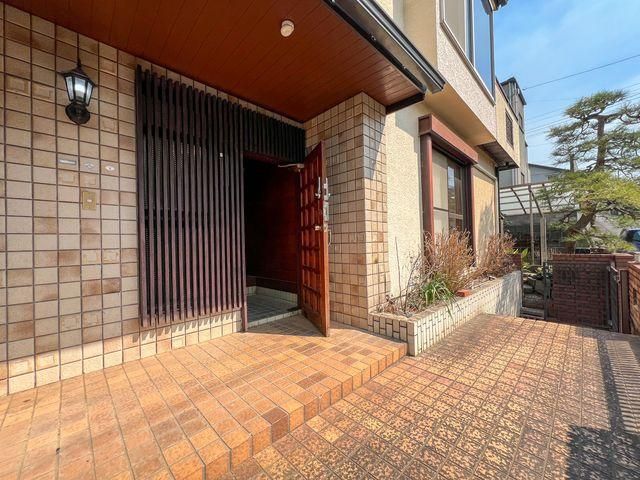 5DK Detached House for Sale on 62 Tsubo Corner Lot in Hachioji - Thumbnail 2