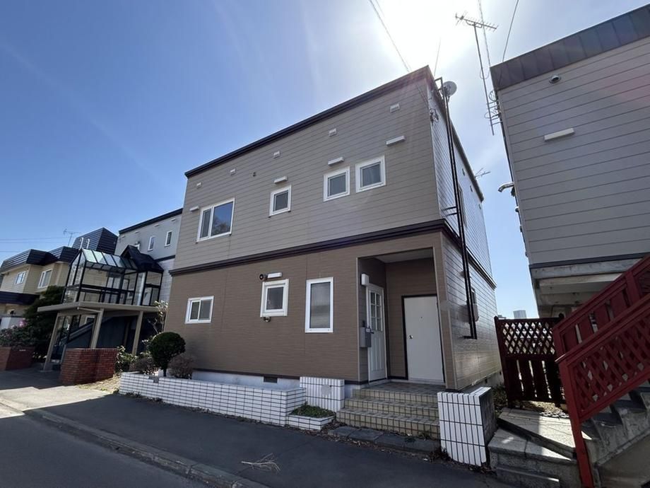 4LDK+S House for Sale in Atsubetsu, Sapporo, Hokkaido - Image 1