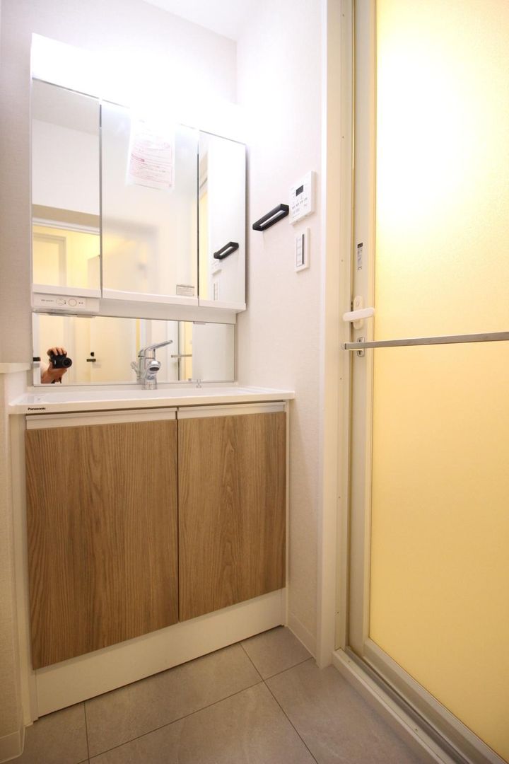 Renovated 1LDK Apartment in Yokohama Naka Ward Near Yamate Station - Thumbnail 4