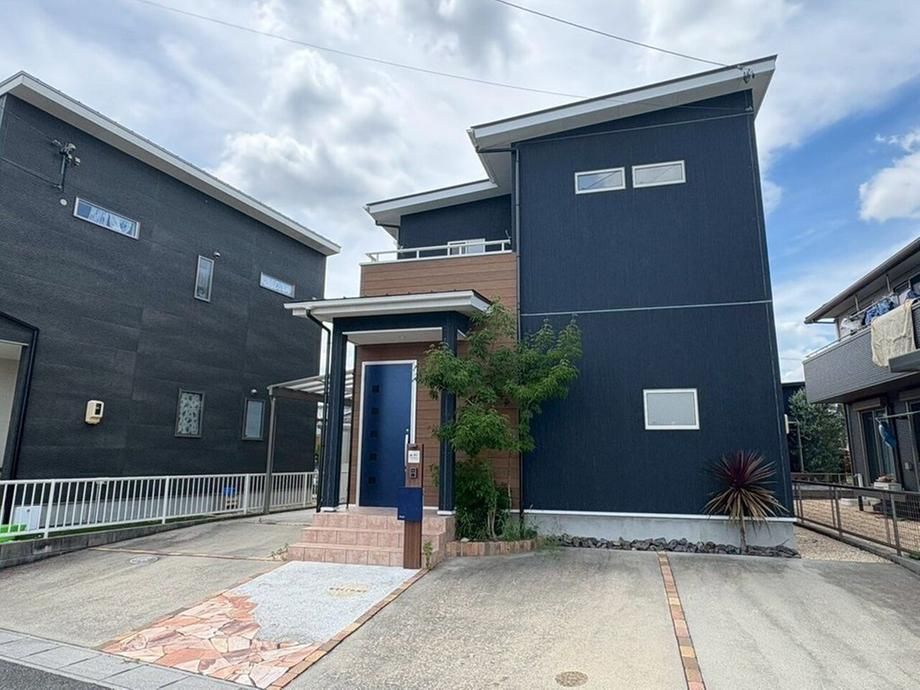 Renovated 4LDK+S House for Sale in Yokkaichi, Mie - Thumbnail 2