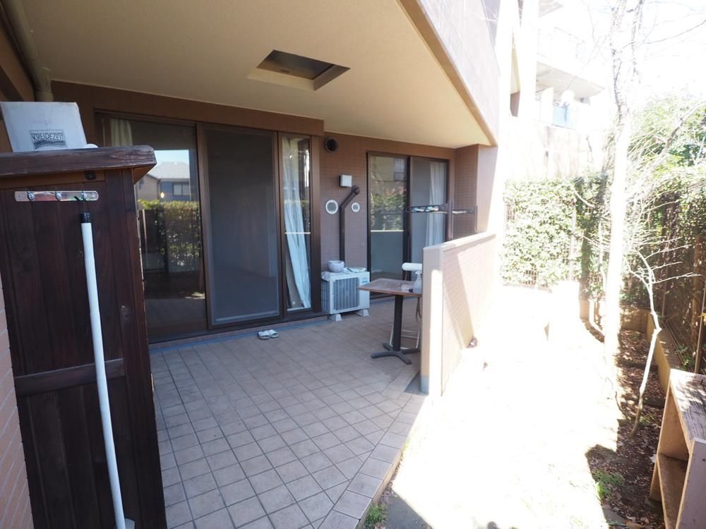 Renovated 2LDK Apartment with Garden in Kawasaki, Kanagawa - Thumbnail 3