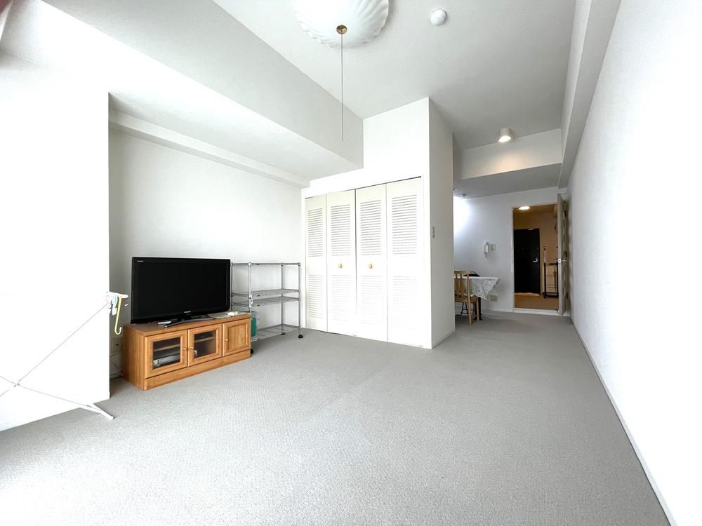 Studio Apartment with Lake View in Koriyama, Fukushima - Thumbnail 4