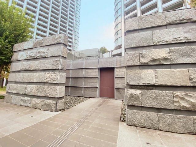 1LDK Apartment for Sale in Minato-ku, Tokyo - Thumbnail 2