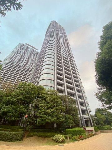 1LDK Apartment for Sale in Minato-ku, Tokyo - Image 1
