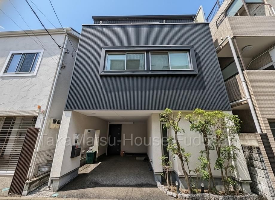 Modern 3-Story House for Sale in Meguro, Tokyo - 2LDK - Thumbnail 2