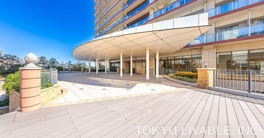 Park Tower Harumi 2LDK Apartment for Sale in Chuo-ku, Tokyo - Thumbnail 3