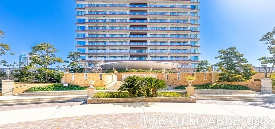 Park Tower Harumi 2LDK Apartment for Sale in Chuo-ku, Tokyo - Thumbnail 2