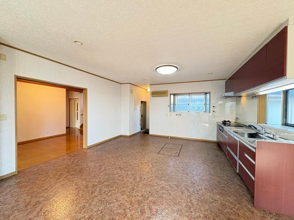 4LDK House for Sale in Aoba Ward, Sendai with Panoramic Views - Thumbnail 3