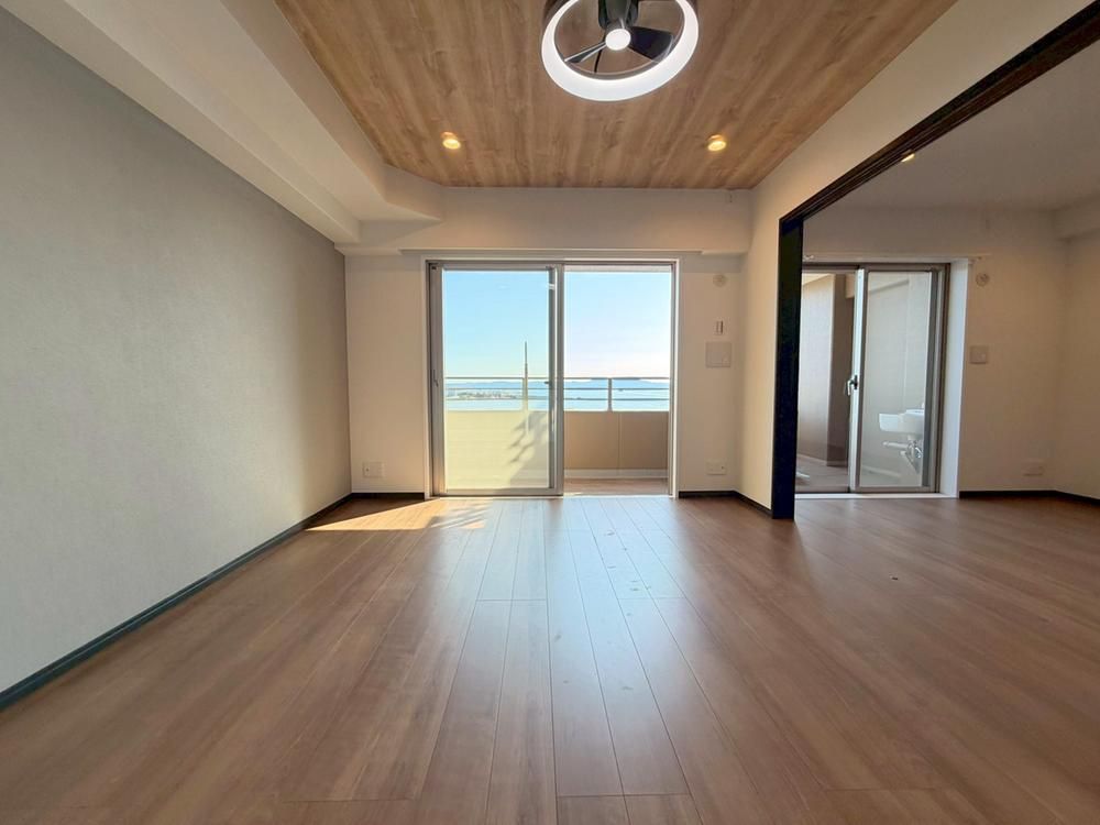 Renovated 3LDK Apartment with Ocean View in Yokosuka - Thumbnail 3